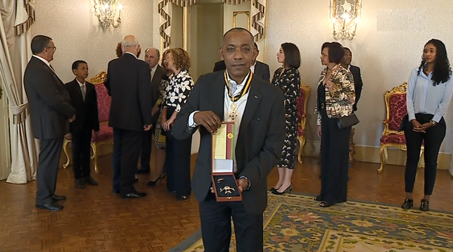 Tito Paris condecorado