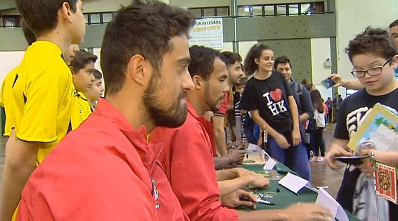 Atletas do Clube Sport Marítimo visitam a escola