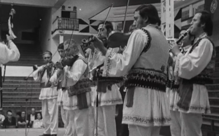 Espetáculo de danças e cantares da Europa de Leste