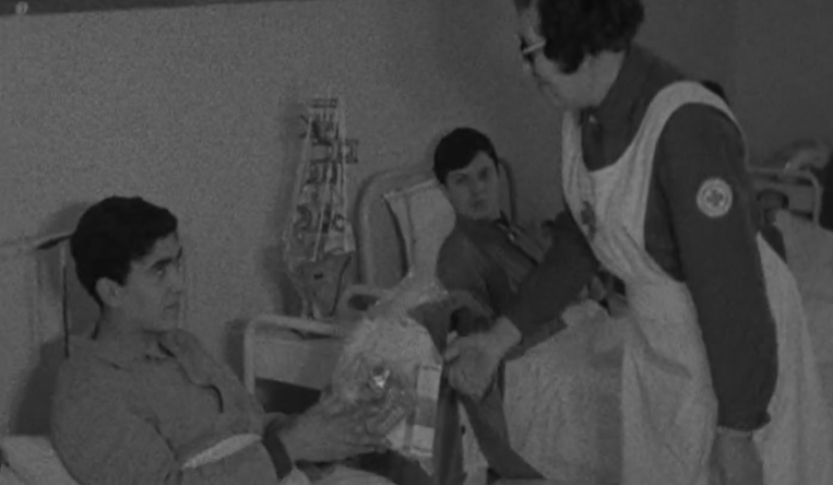 Distribuição de prendas a militares internados no distrito do Porto