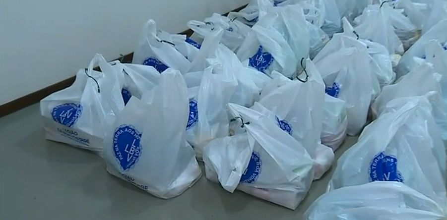 Distribuição de alimentos a famílias carenciadas