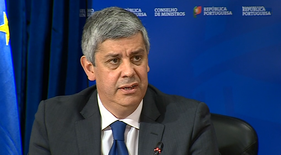 Governo revê em alta a previsão de crescimento da economia