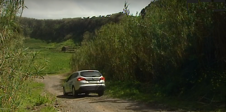 Mau estado da estrada de acesso à Alagoa na Terceira