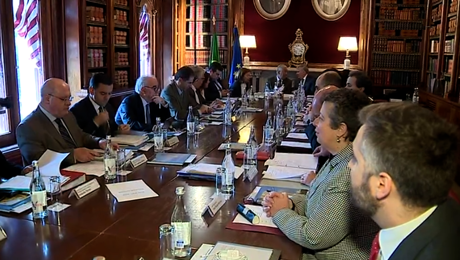 Governo prepara lei da paridade salarial