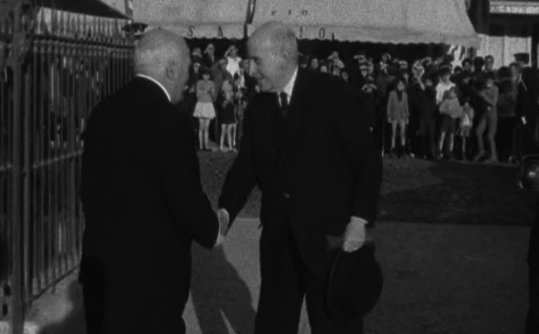 Visita de Américo Tomás a capela na Mouraria