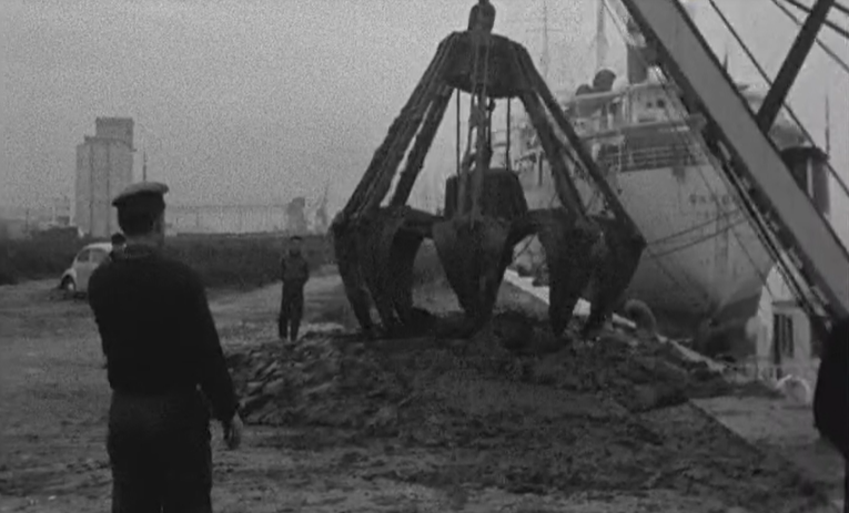 Dragagem no rio Tejo em Lisboa