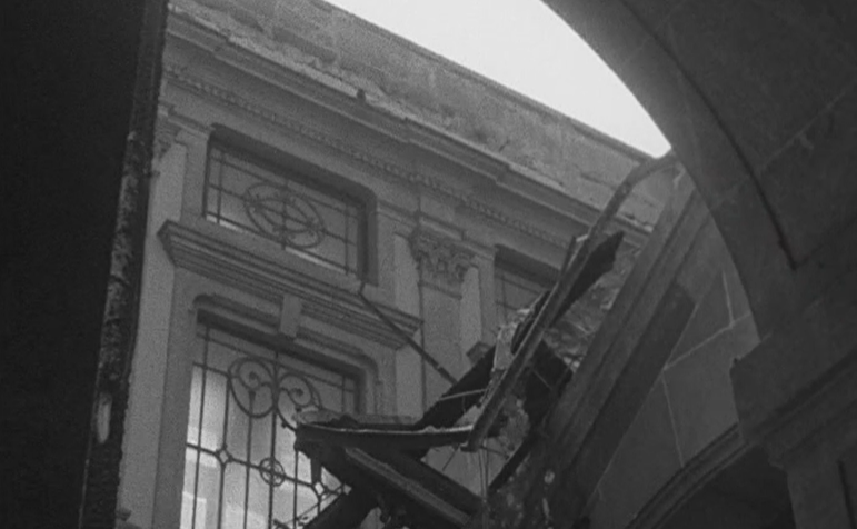 Rescaldo do incêndio no edifício da Universidade do Porto