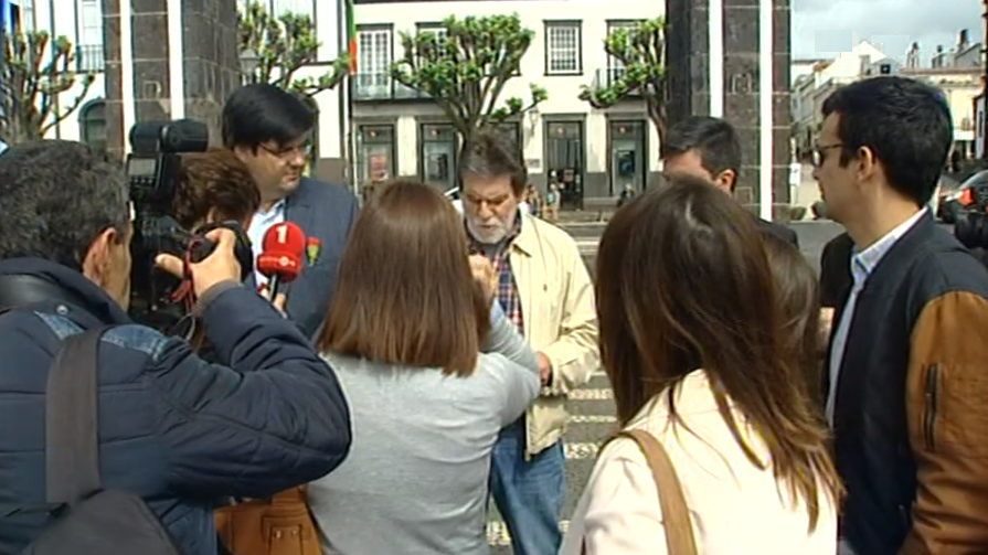 Programa comemorativo do “25 de Abril”