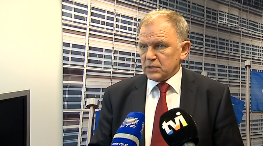 Comissário da Saúde da UE defende vacinação