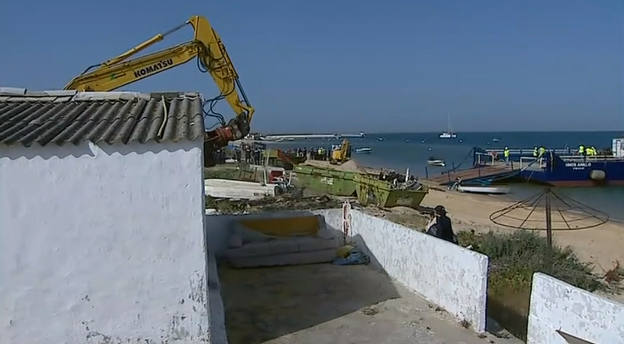 Demolições na Ria Formosa