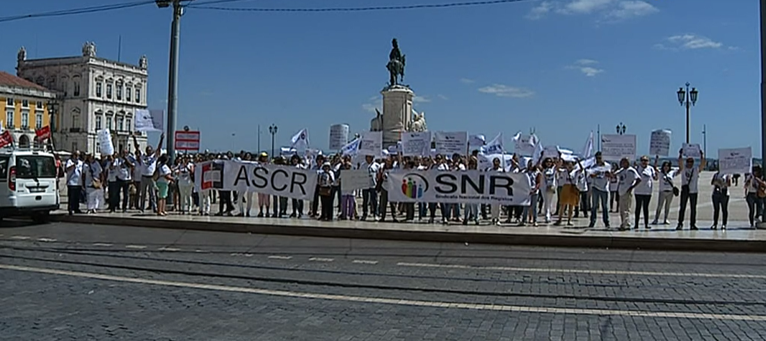 Greve dos conservadores e oficiais dos registos