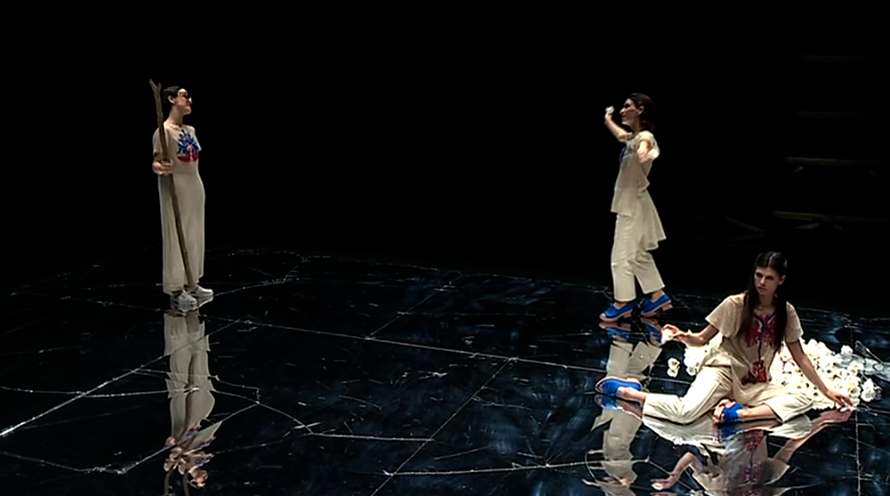 Teatro “O Nosso Desporto Preferido: Futuro Distante”