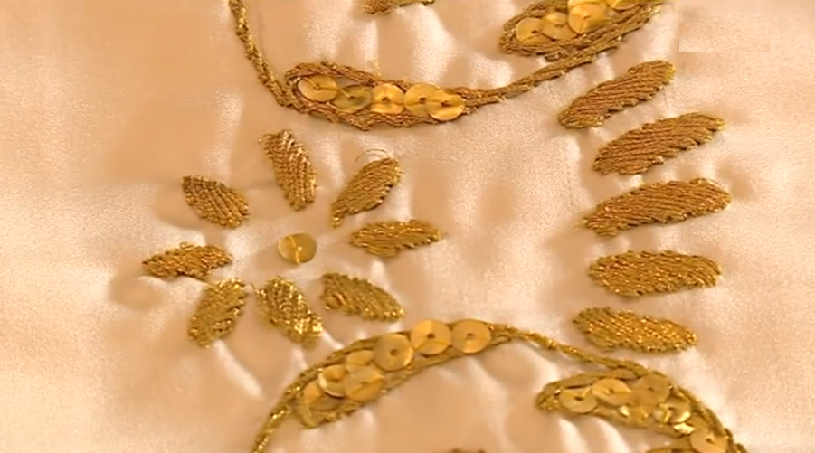 Papa vai receber estola bordada a fio de ouro