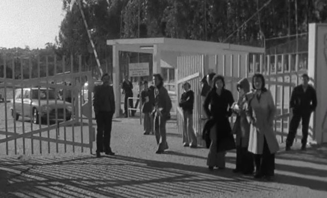 Trabalhadores da Timex protestam contra o lock-out da empresa