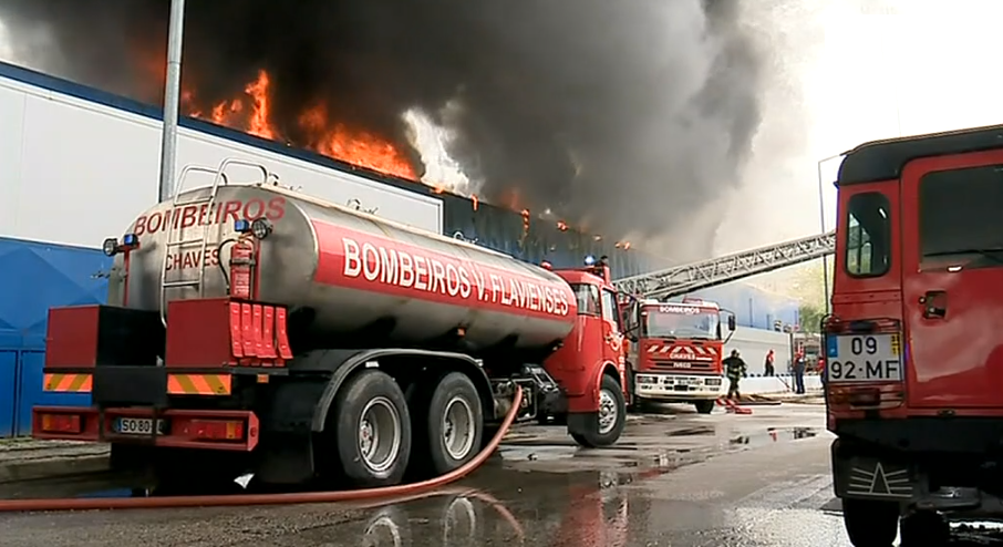 Incêndio no hipermercado E. Leclerc