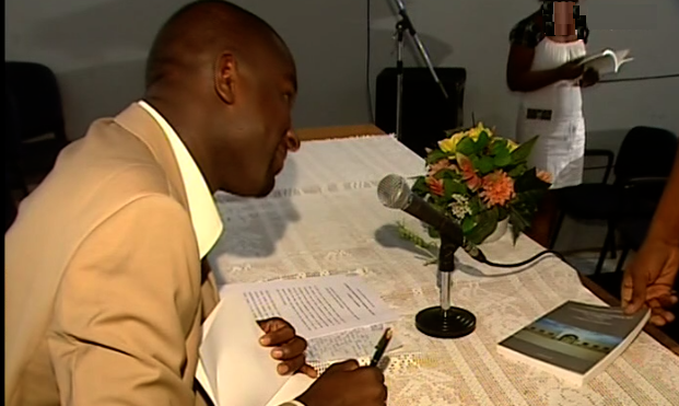 Livro sobre o campo de concentração do Tarrafal