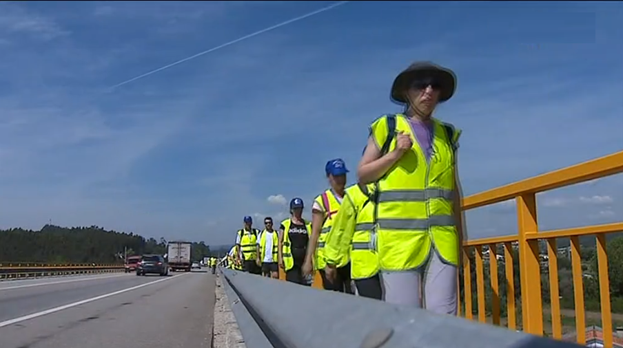 Peregrinos a caminho de Fátima