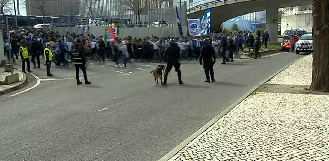 Artefactos de pirotecnia nos estádios de futebol