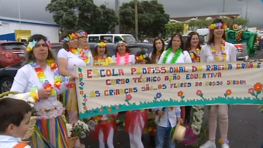 Cortejo da “Festa da Flor” na Riberia Grande