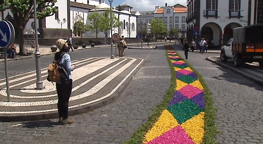 Preparação de Tapetes Senhor Santo Cristo dos Milagres.