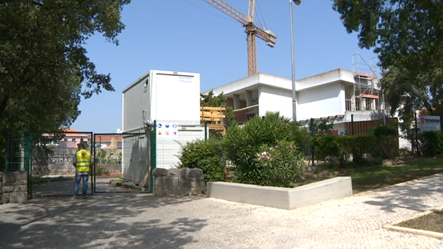 Remoção de amianto em escola de Alvalade