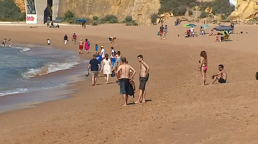 Época balnear no Algarve