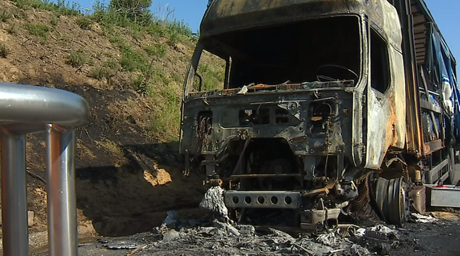 Incêndio num camião em Vila Nova de Gaia
