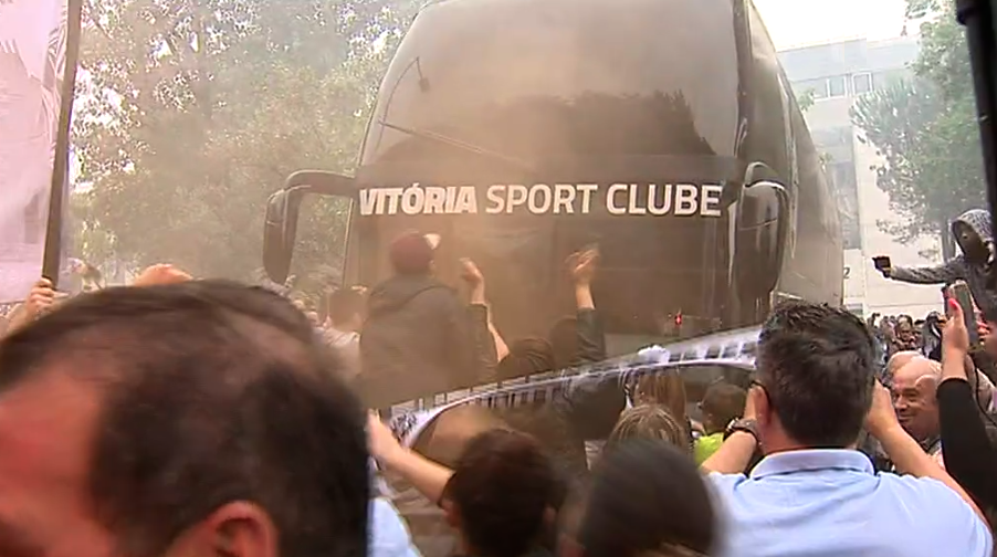 Equipa do Guimarães rumo a Lisboa