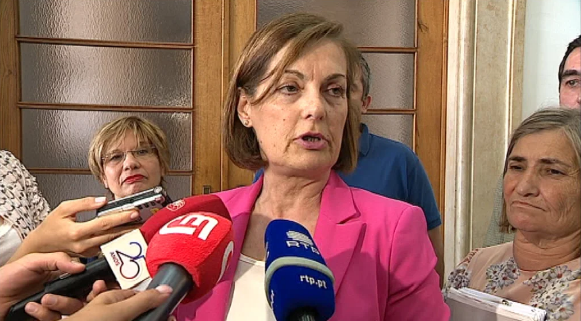 Negociações para regularização de trabalhadores precários