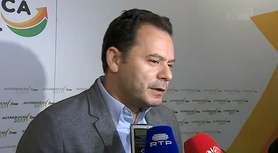 Reação de Luís Montenegro aos estágios no Governo