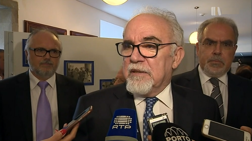 Polémica em torno de estágios no Governo