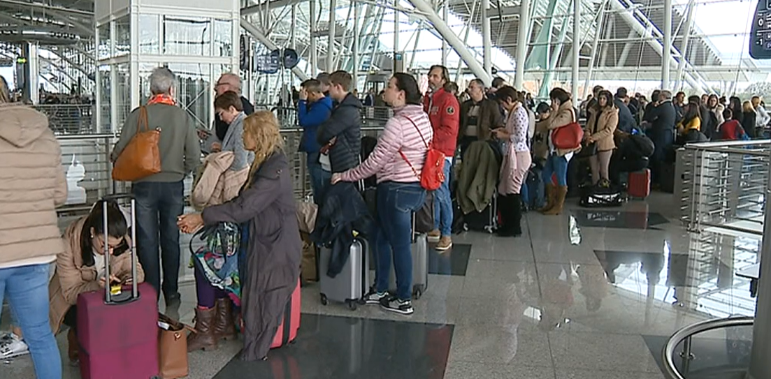 Aeroporto de Lisboa esgotado