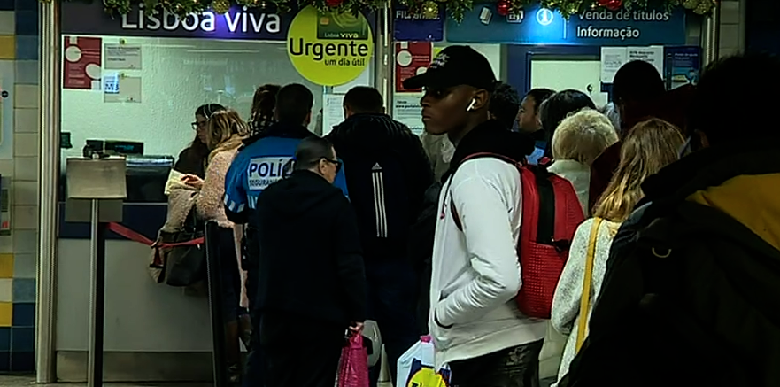 Compra de passes para o metropolitano de Lisboa