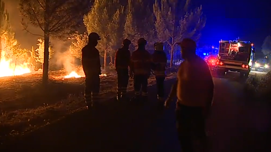 Incêndio na aldeia de Aguda