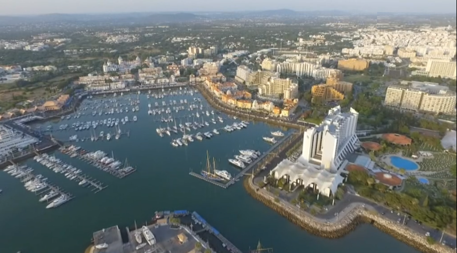 Portugueses rumam a sul para miniférias