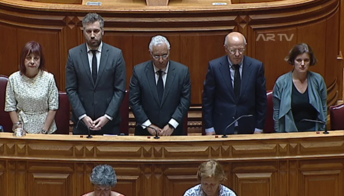 Minuto de Silêncio na Assembleia da República