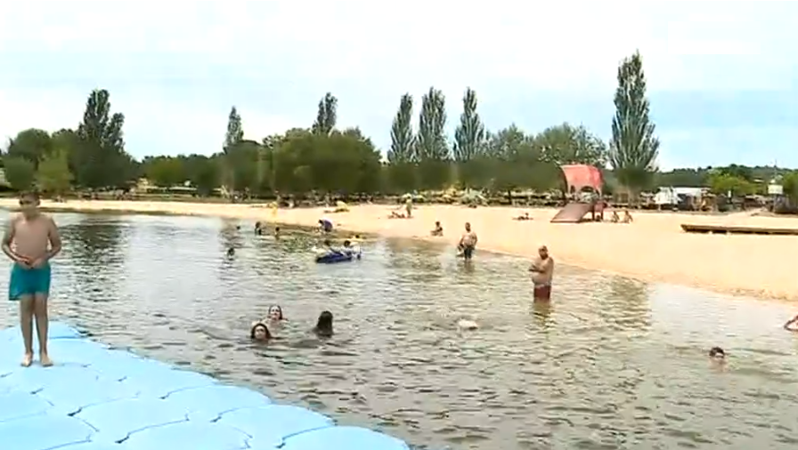 Entrevista a adeptos da seleção na praia do Azibo