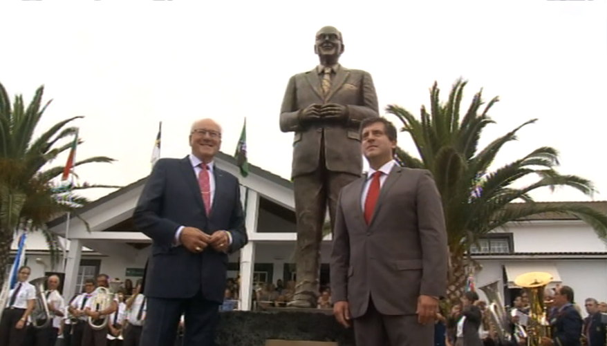 Estátua em homenagem ao “Rei da Batata Doce”