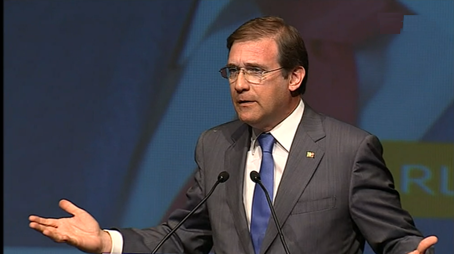 Passos Coelho critica o Governo