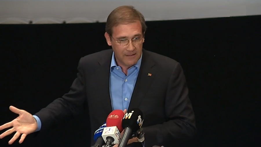 Pedro Passos Coelho pede demissões no Governo