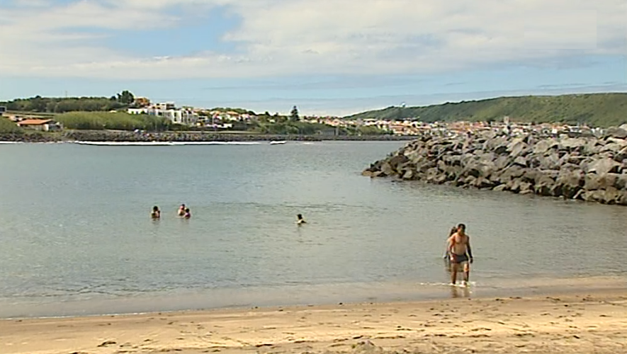 Munições na areia na Praia da Vitória