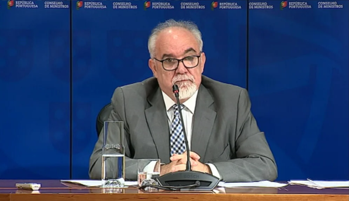 Regularização de precários do Estado