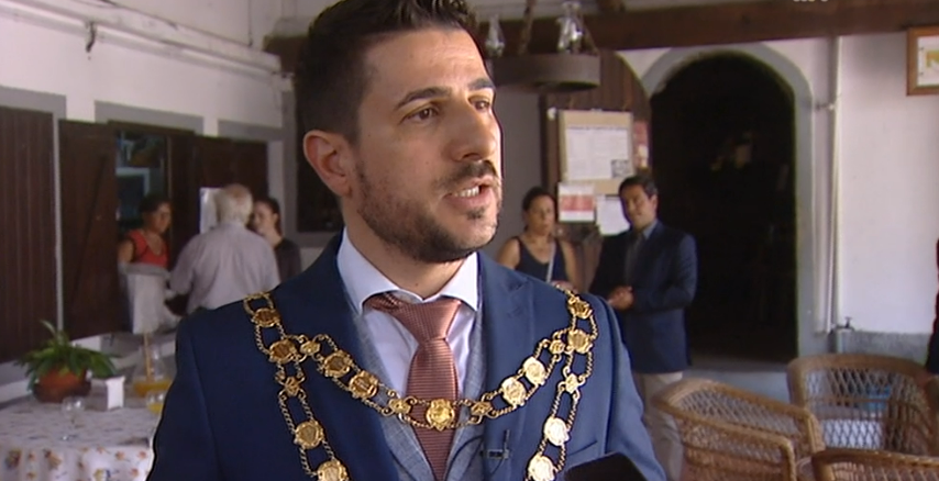 Calheta vai geminar-se com a cidade inglesa de Crawley