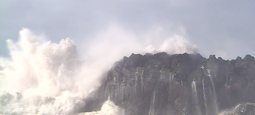 Marinha ajuda embarcação de pesca madeirense