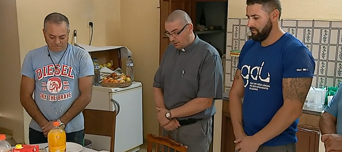 Reclusos nas obras da Igreja