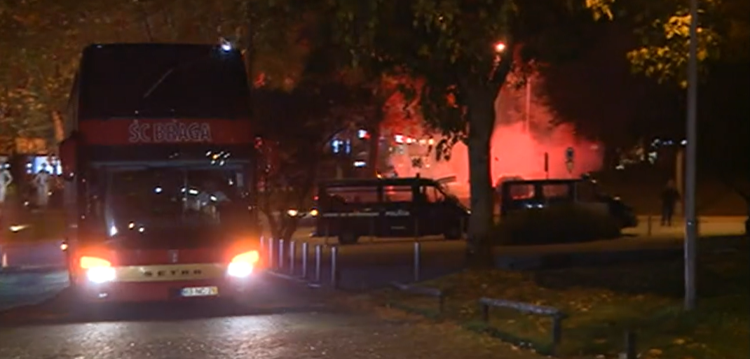 Autocarro do Sporting de Braga apedrejado