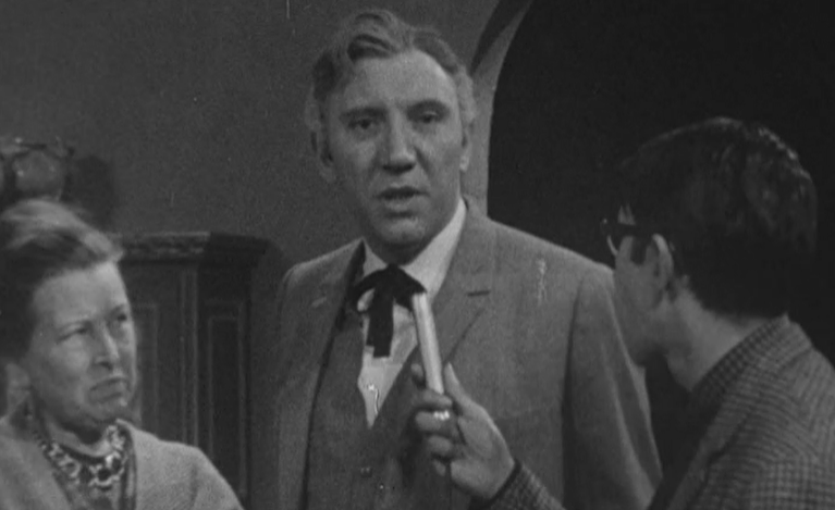 Reação ao incêndio no Teatro Avenida em Lisboa