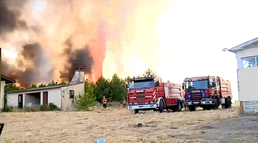 Incêndio florestal perto de Vila Chã