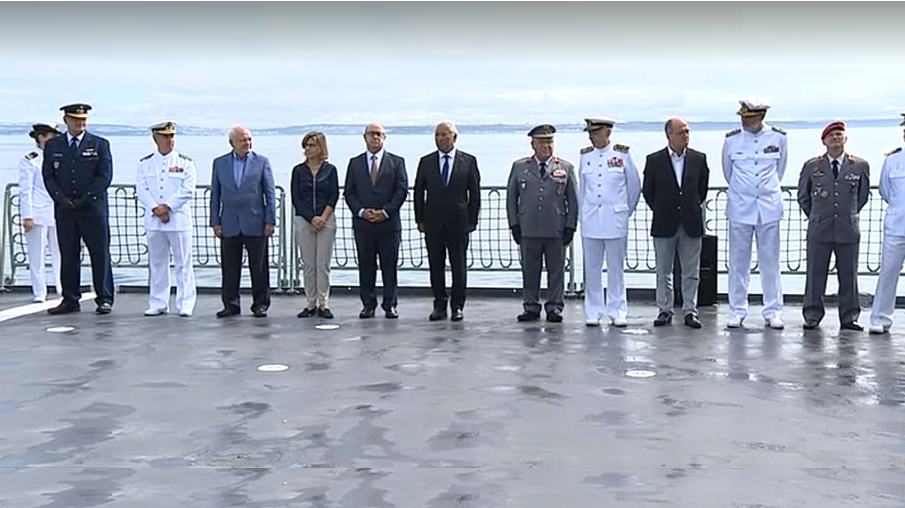 Homenagem ao caça-minas “Roberto Ivens”