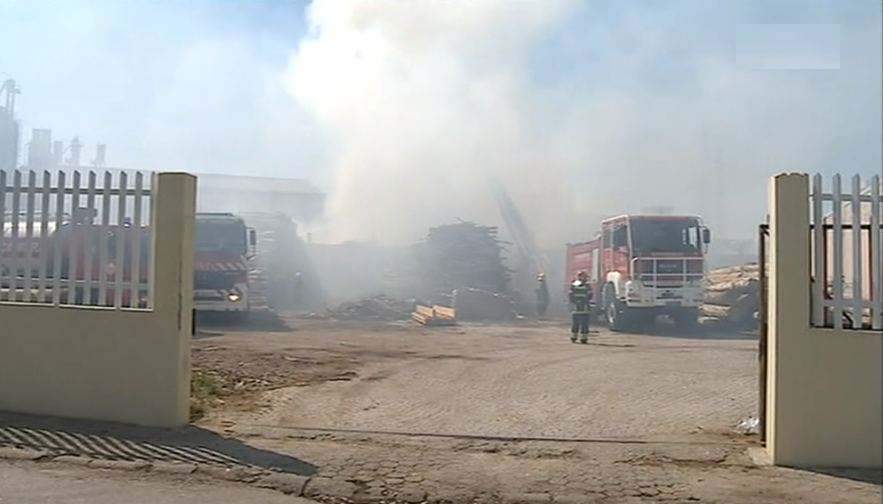 Incêndio em armazém em Argoncilhe